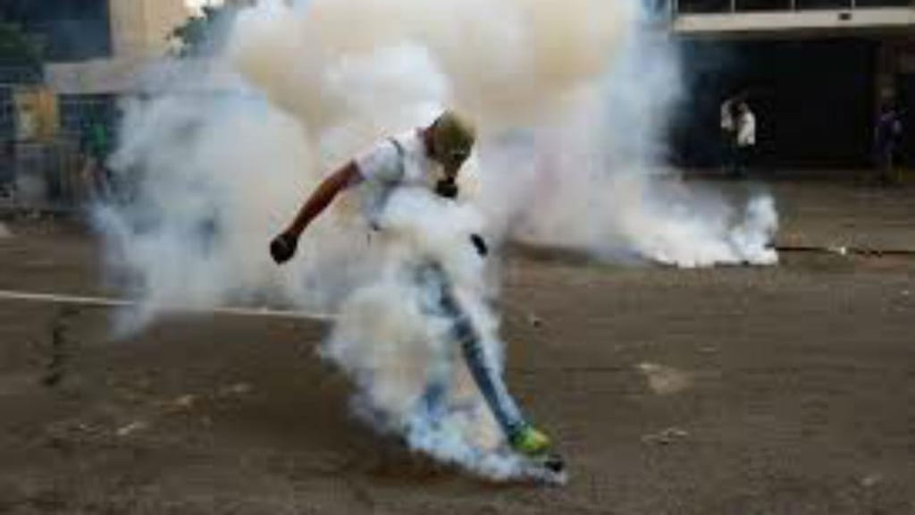 Gás lacrimogénio em discoteca de Caracas