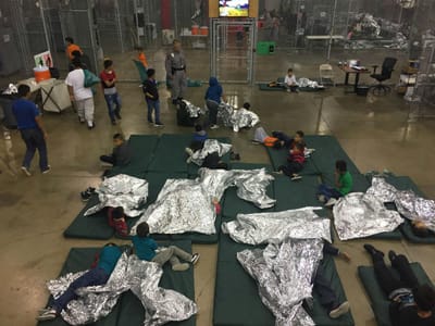 "Mami, Papi": o choro desesperado das crianças separadas dos pais na fronteira dos EUA - TVI