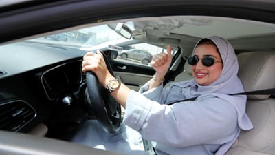 Mulheres sauditas vão poder viajar para o estrangeiro sem autorização - TVI