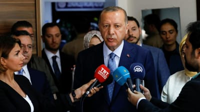 Turquia anuncia para quarta-feira o fim de dois anos de estado de emergência - TVI