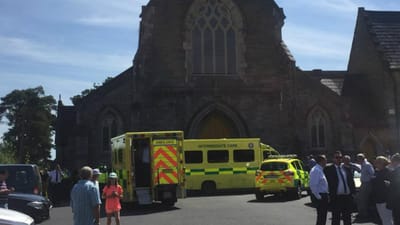 Padre atropela grupo de pessoas junto a igreja em Dublin - TVI