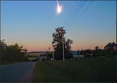 Rússia: explosão de meteorito visível em plena luz do dia - TVI
