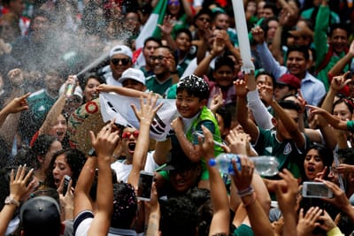 Mexicanos levaram sul-coreanos em ombros após vitória sobre a Alemanha no Mundial - TVI