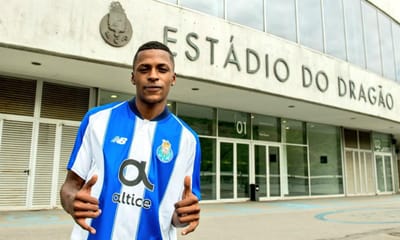 Ángel Torres assina contrato profissional com o FC Porto - TVI
