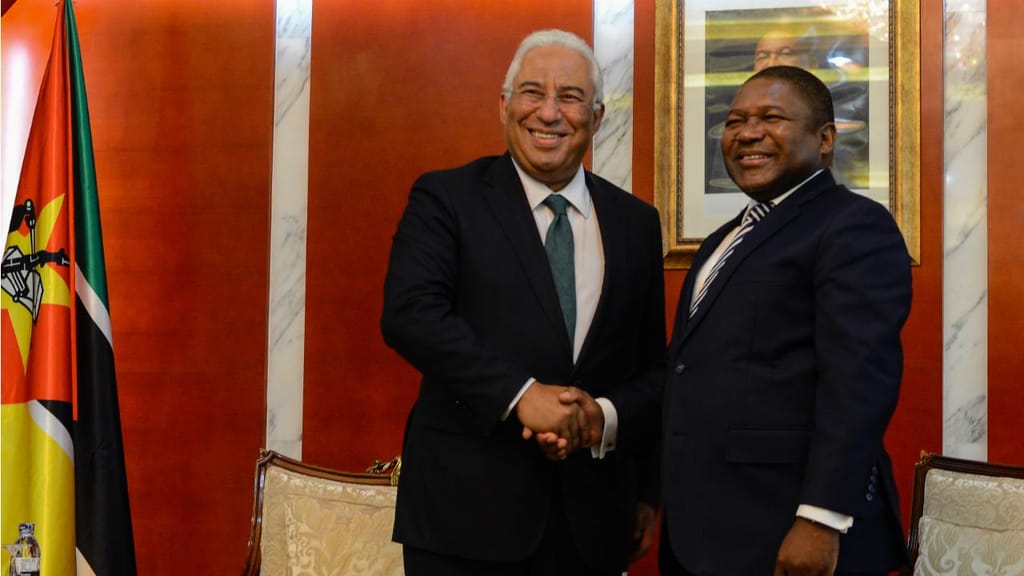 António Costa, acompanhado pelo Presidente da República de Moçambique, Filipe Nyusi