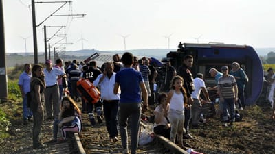 Descarrilamento de comboio na Turquia faz vários mortos e feridos - TVI