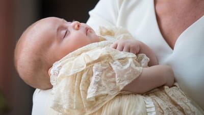 Príncipe Louis batizado sem a presença da Rainha Isabel II - TVI