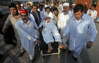 Homem faz-se explodir e causa 13 mortes no Paquistão - TVI
