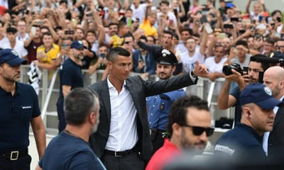 Cristiano Ronaldo deixou o estádio da Juventus e seguiu para a sede - TVI