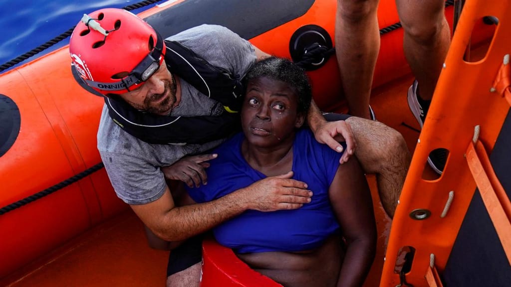 Migrante encontrada viva e, posteriormente, resgatada pela Open Arms