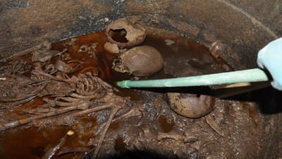 As imagens de um misterioso sarcófago que foi aberto dois mil anos depois - TVI