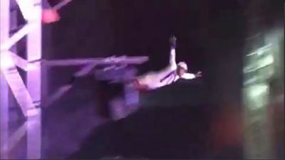 Vídeo mostra homem bala disparado a alta velocidade a cair fora da rede - TVI