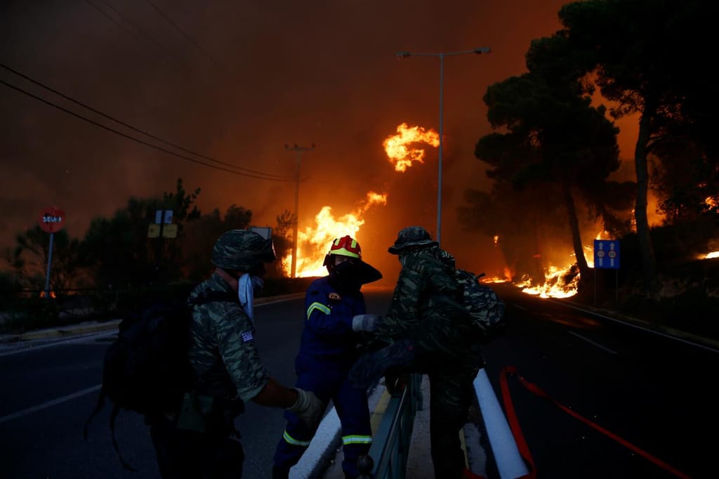 Incêndio em Rafina, perto de Atenas (Grécia)