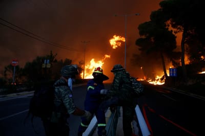 Grécia pede ajuda à União Europeia para combater incêndios florestais - TVI