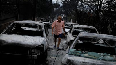 Sobe para 74 o número de mortos nos incêndios na Grécia - TVI