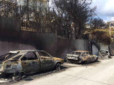 Número de mortos dos fogos na Grécia sobe para 88 - TVI