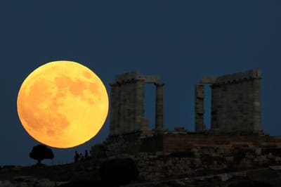 "Lua Sangrenta": a Lua como nunca a viu no eclipse lunar mais longo do século - TVI