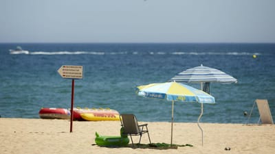 Já se pode ir a banhos na praia do Alemão em Portimão - TVI