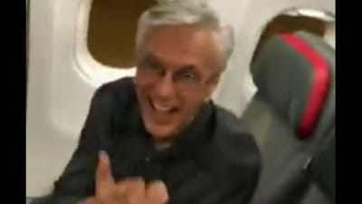 Passageiros portugueses cantam para Caetano Veloso durante voo - TVI
