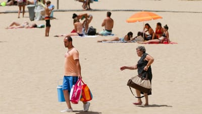 Praia de Santo Amaro de Oeiras é a primeira em Portugal com drone salva vidas - TVI