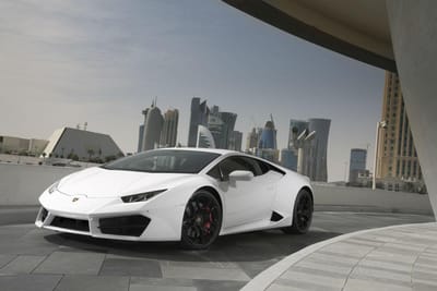 Aluguer de Lamborghini sai caro a turista britânico no Dubai - TVI