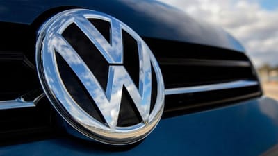 Volkswagen multada em 47 milhões por alteração dos motores a diesel - TVI