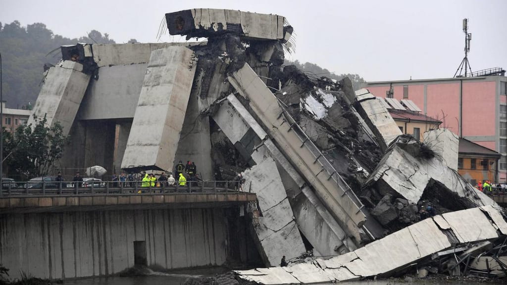 Ponte sobre autoestrada colapsa em Génova