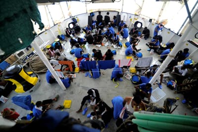 Autoridades britânicas intercetam 86 refugiados no Canal da Mancha - TVI