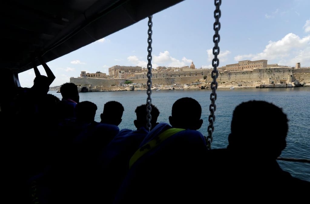 Refugiados chegam a Malta