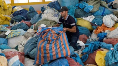Palestinianos recebem 10 mil toneladas de correio retidas há 8 anos - TVI