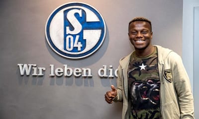 OFICIAL: Schalke 04 contrata defesa ao Lille - TVI