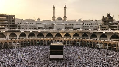 Covid-19: peregrinos em Meca proibidos de tocar ou beijar a Caaba - TVI