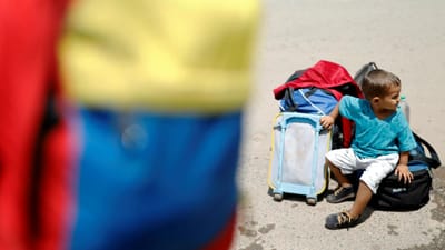 Desespero da fome leva mães a darem os próprios filhos na Venezuela - TVI
