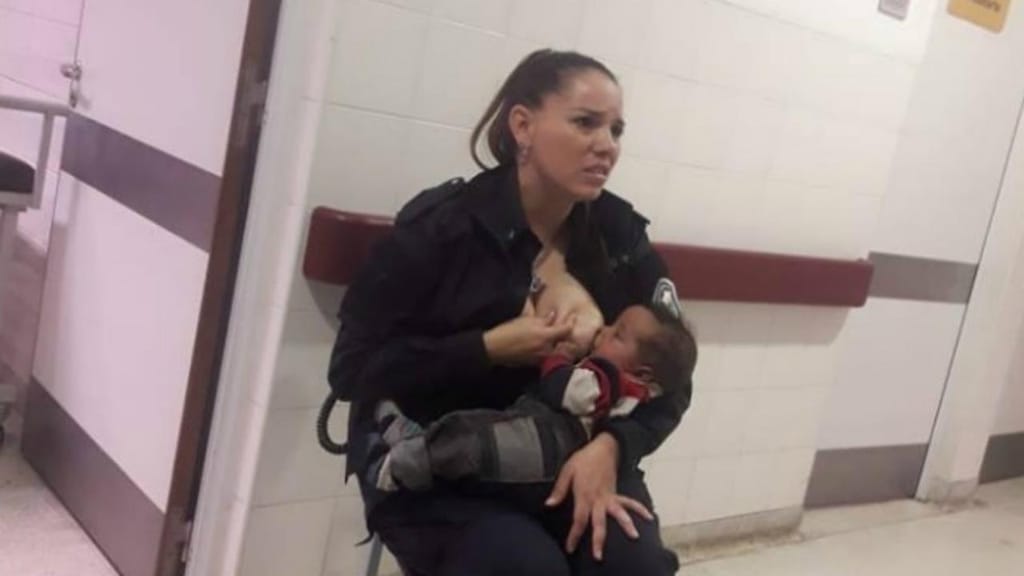 Polícia argentina amamentou um bebé no hospital