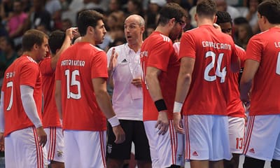 Jogo emocionante coloca Benfica na fase de grupos da EHF - TVI