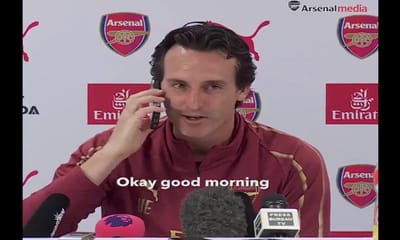 VÍDEO: Emery atende telemóvel de jornalista durante a conferência - TVI