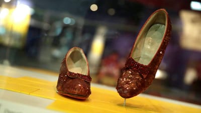 Famosos sapatos de Judy Garland recuperados 13 anos após roubo - TVI