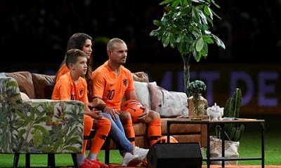 FOTO: Sneijder mostra os «retalhos» de 15 anos de seleção - TVI