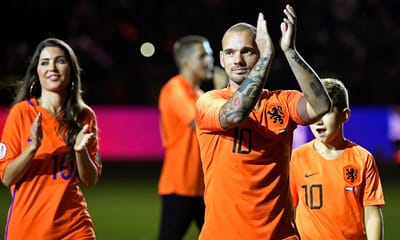 VÍDEO: Sneijder acabou a carreira há 13 dias, mas está irreconhecível - TVI