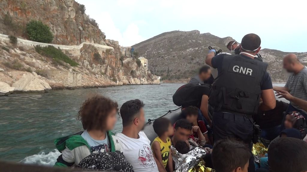 GNR resgata 35 migrantes na ilha de Strongili e auxilia 46 na ilha de Lesbos