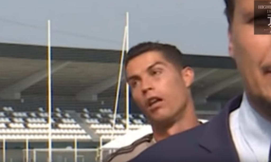Cristiano Ronaldo brinca com repórter da Juventus