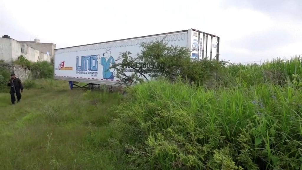 Cadáveres de pessoas não identificadas deixadas em camião num descampado em Tlajomulco de Zúñiga, México