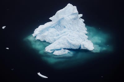 Icebergue flutuante mostra impacto do aquecimento dos oceanos - TVI