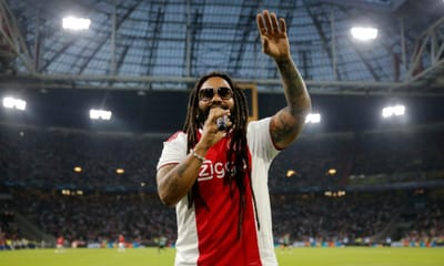 VÍDEO: filho de Bob Marley canta «hino» para adeptos do Ajax - TVI
