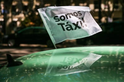 Ao quinto dia, taxistas prometem manter protesto até à suspensão da "lei Uber" - TVI