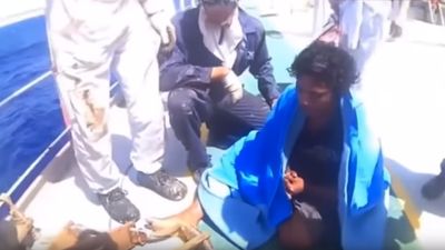 A incrível história de um rapaz de 19 anos que sobreviveu 49 dias à deriva no Pacífico - TVI
