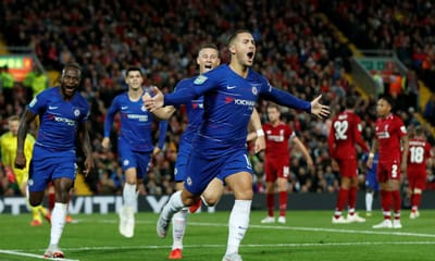 Benfiquista Diogo Gonçalves é expulso, Chelsea vira em Liverpool - TVI