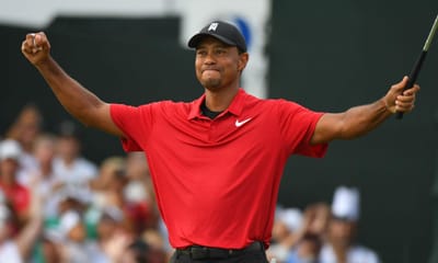 VÍDEO: Tiger Woods volta a encantar com a «pancada do ano» - TVI