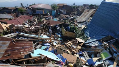 Pelo menos 70 crianças continuam desaparecidas após tsunami na Indonésia - TVI