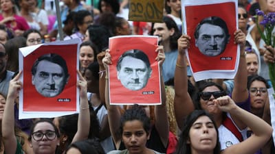 Milhares protestam contra Bolsonaro no Brasil - TVI